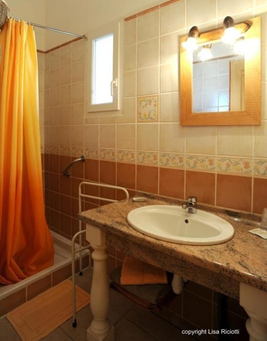 Les Hotes De La Combe Mouis Creissan Szoba fotó