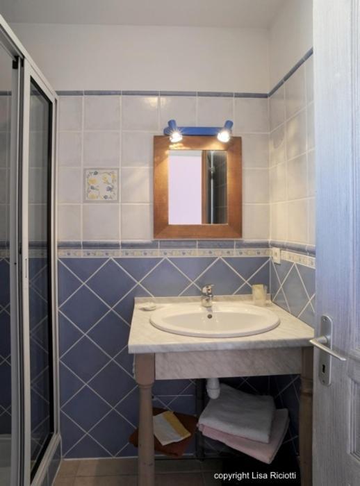 Les Hotes De La Combe Mouis Creissan Szoba fotó